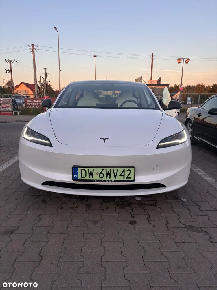 Tesla Model 3 - 12