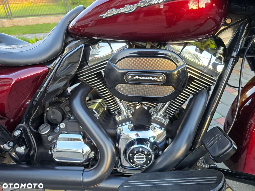 Harley-Davidson Touring Road Glide - 14