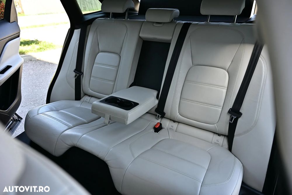 Jaguar F-Pace 20d AWD R-Sport - 17