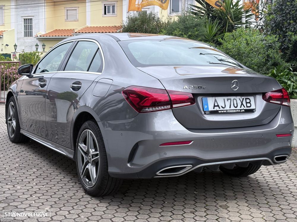 Mercedes-Benz A 250 Limousine e AMG Line - 24