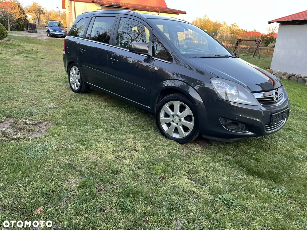 Opel Zafira 1.8 Cosmo - 1
