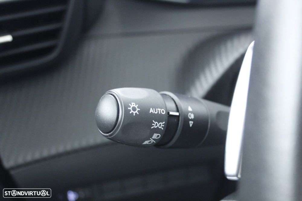 Peugeot 208 1.2 Hybrid Allure e-DCS6 - 28