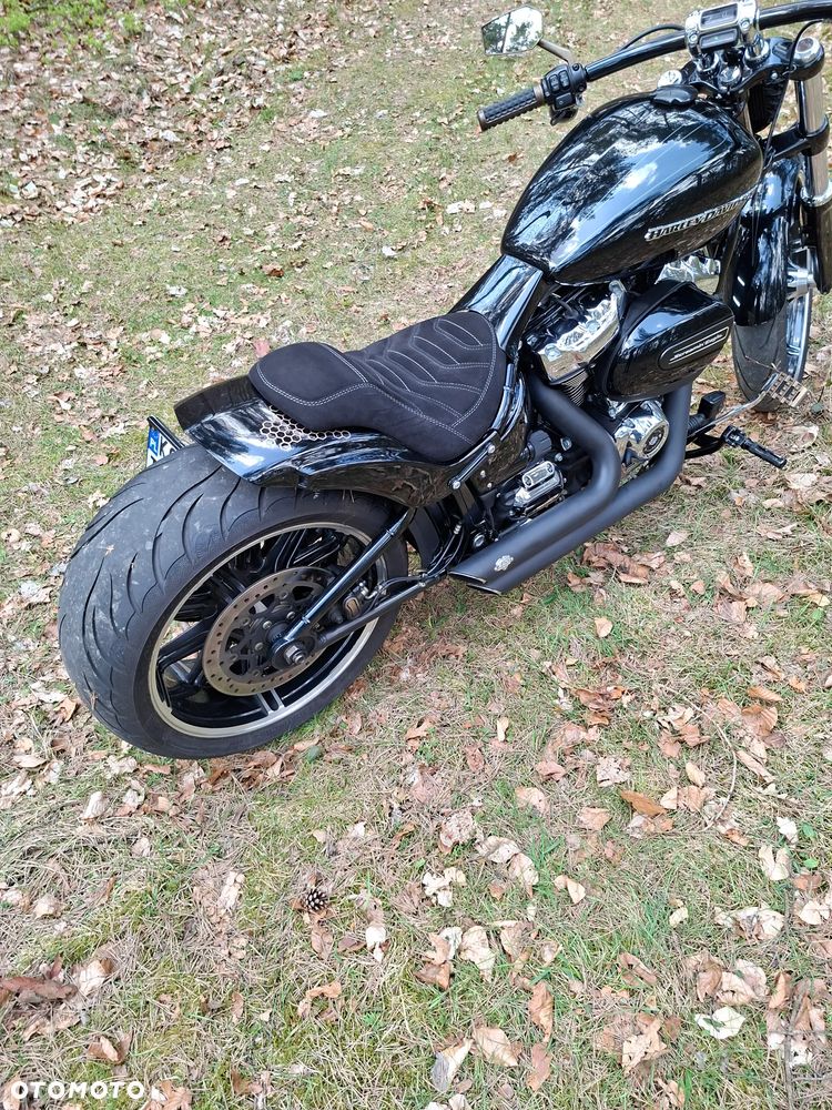 Harley-Davidson Softail Breakout - 5