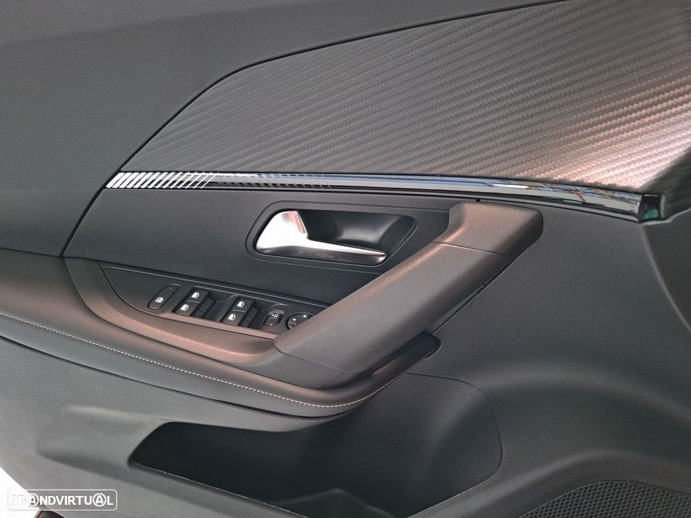 Peugeot 2008 1.2 PureTech Allure - 18