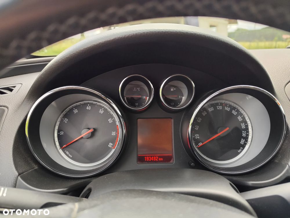 Opel Insignia 2.0 Turbo - 9