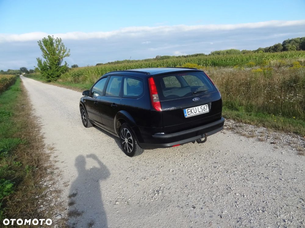 Ford Focus 2.0 Ghia - 8