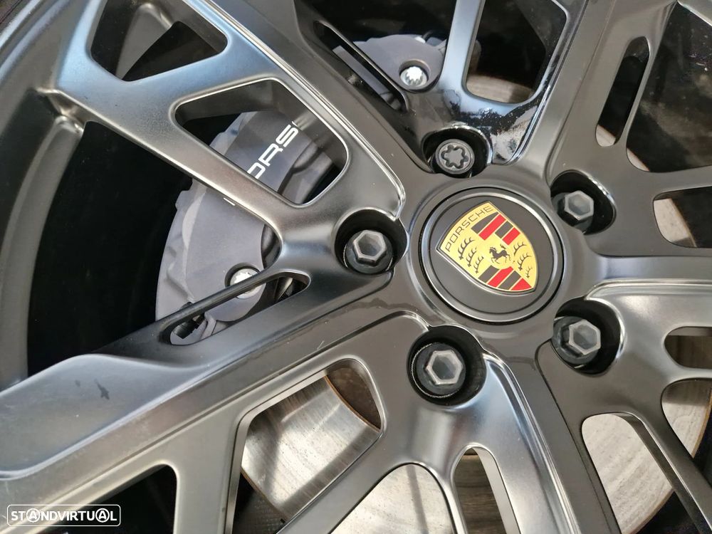 Porsche Taycan Cross Turismo 4 - 11