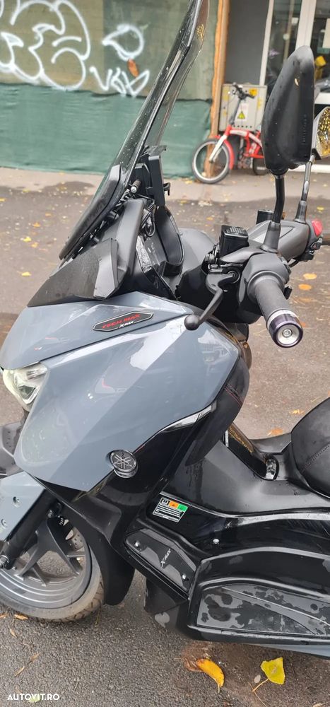 Yamaha XMAX 300 Tech MAX - 9