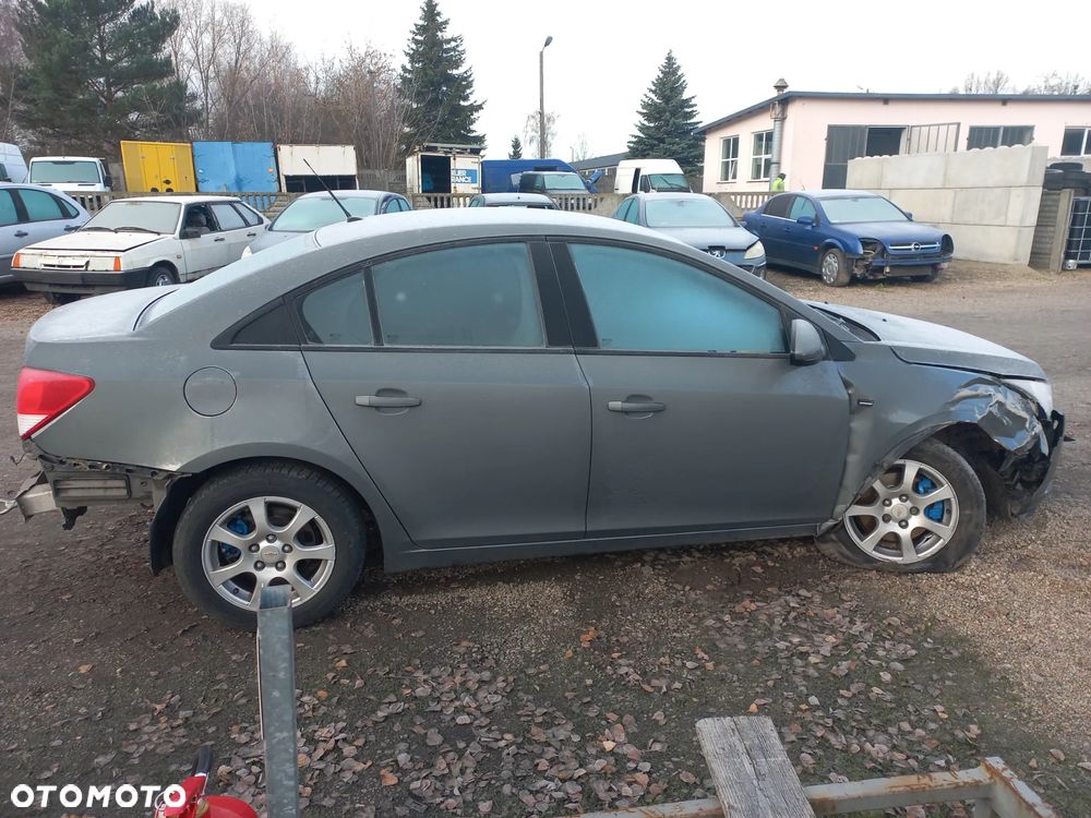 Chevrolet Cruze sedan 2.0 Vcdi 92kw 09r wszystkie części GCV - 3