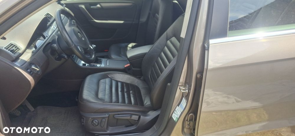 Volkswagen Passat - 4