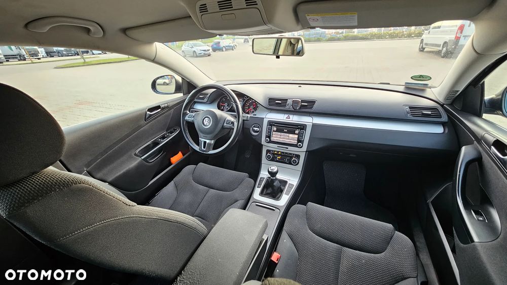 Volkswagen Passat 2.0 TDI Comfortline - 12