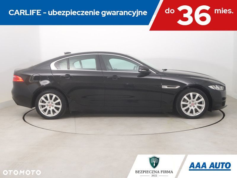 Jaguar XE - 8