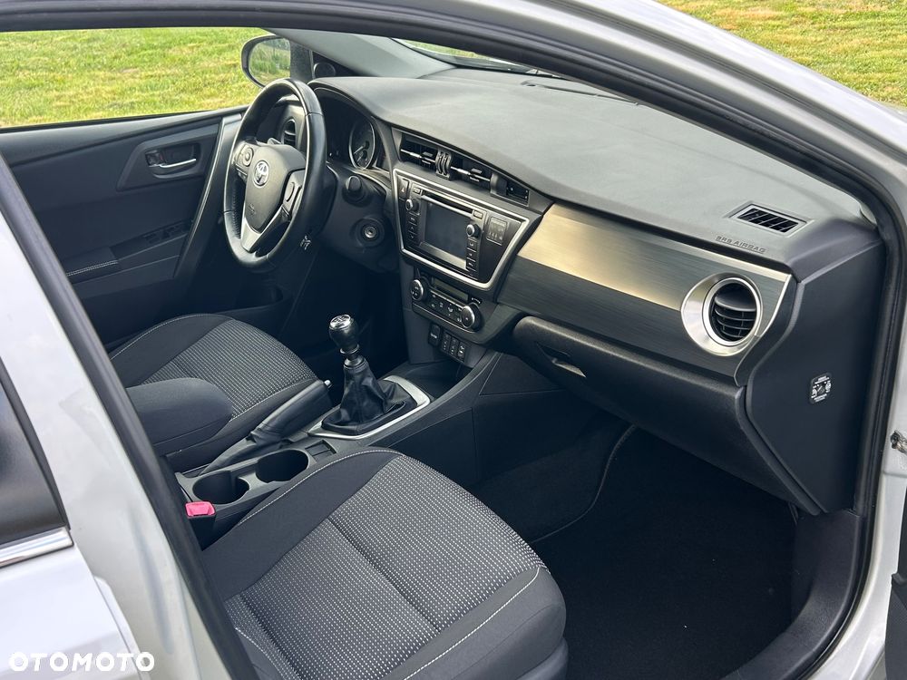 Toyota Auris 1.6 Executive - 10
