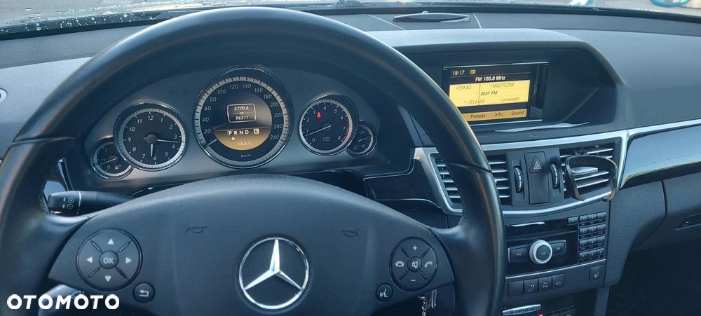 Mercedes-Benz Klasa E ver-200-cgi-blueefficiency-automatik-avantgarde - 11