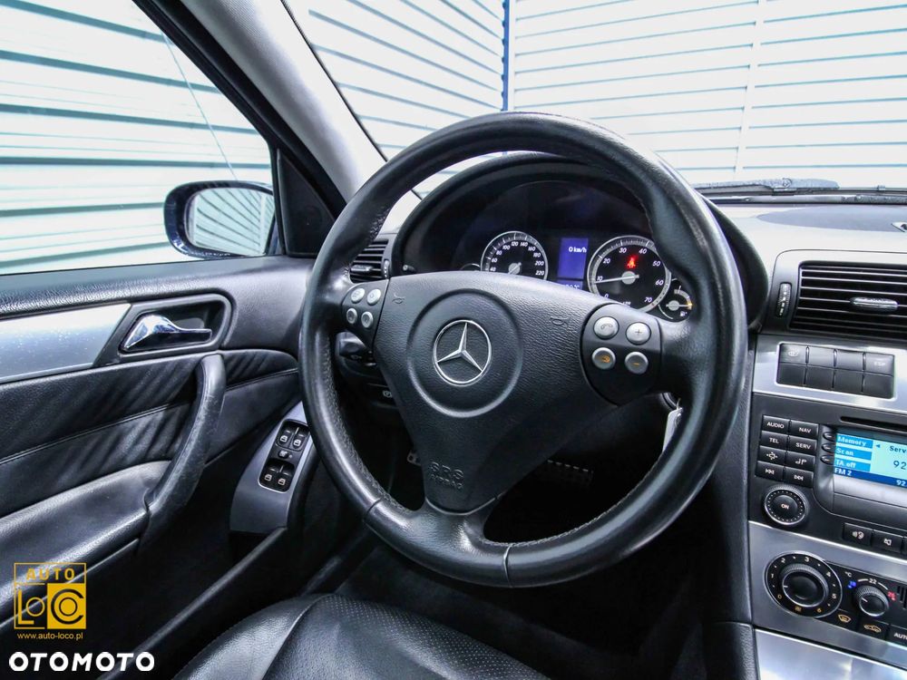 Mercedes-Benz Klasa C 200 T Kompressor Automatik Avantgarde Sport Edition - 22