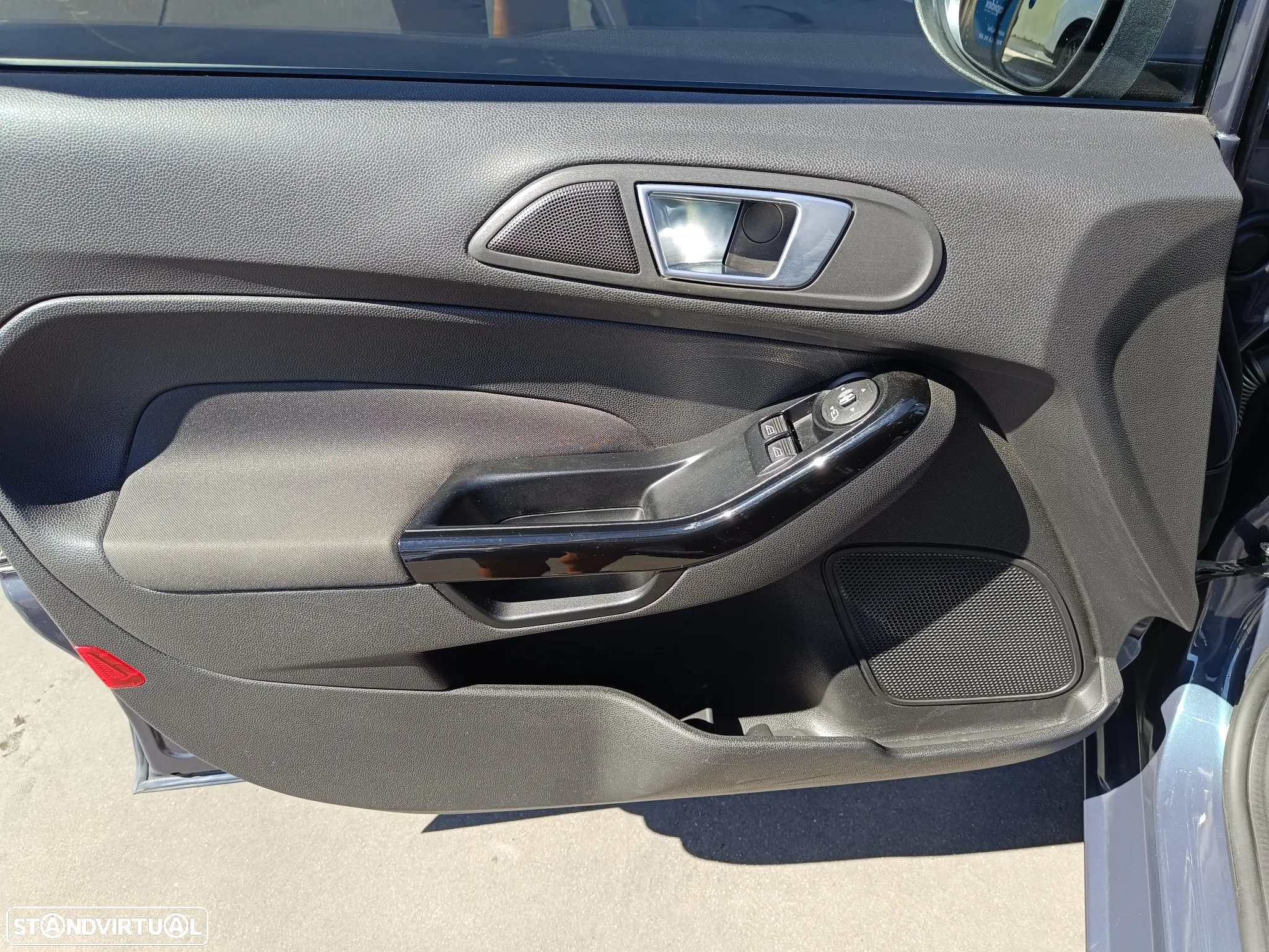 Ford Fiesta 1.0 EcoBoost S&S TREND - 9
