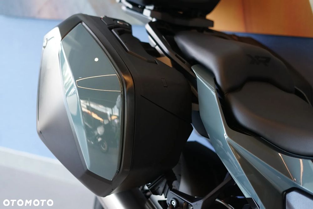 BMW XR - 19