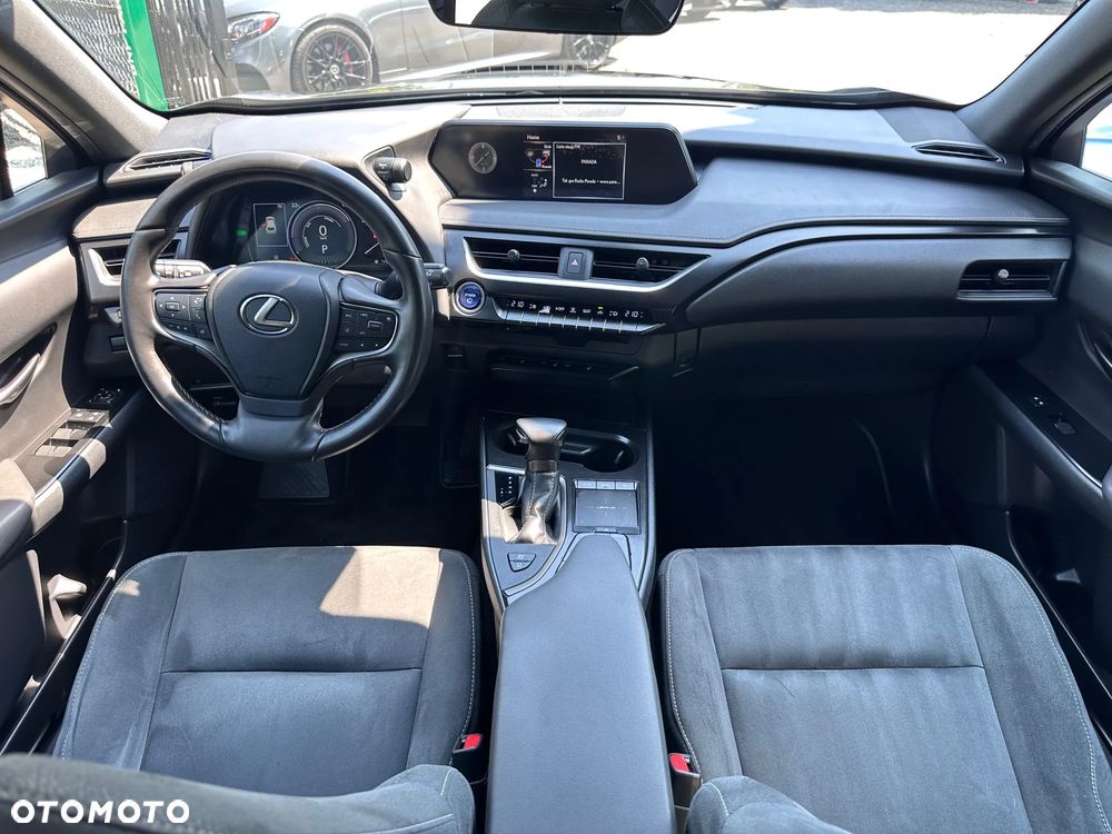 Lexus UX 250h Business Edition - 27
