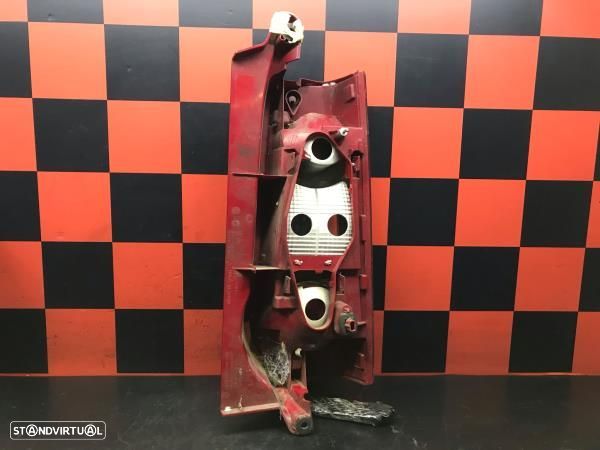 Farolim Stop Esquerdo Peugeot Partner Tepee - 2