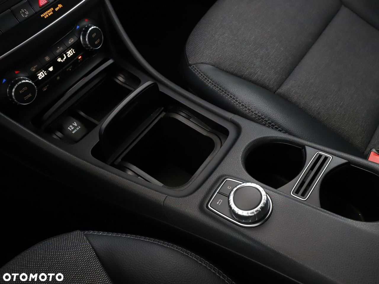 Mercedes-Benz GLA - 27