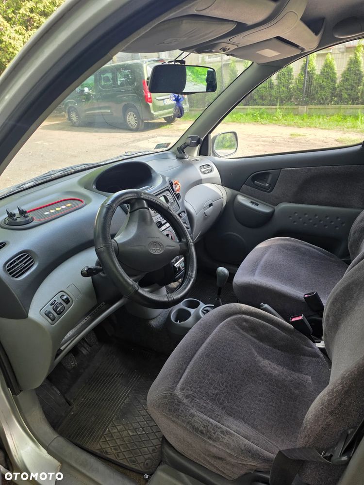 Toyota Yaris - 4