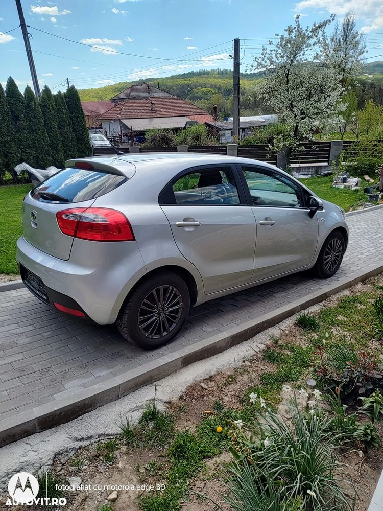 Kia Rio - 7