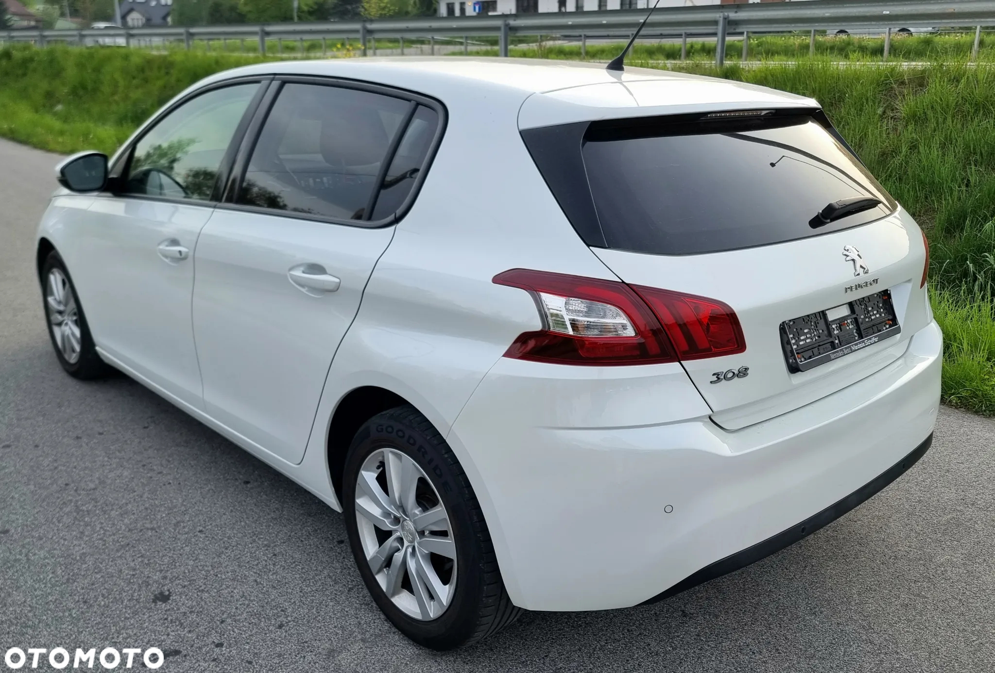 Peugeot 308 1.6 BlueHDi Allure S&S - 10
