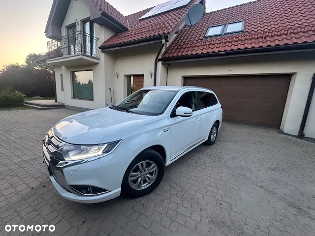 Mitsubishi Outlander 2.0 4WD Plug-In Hybrid - 10