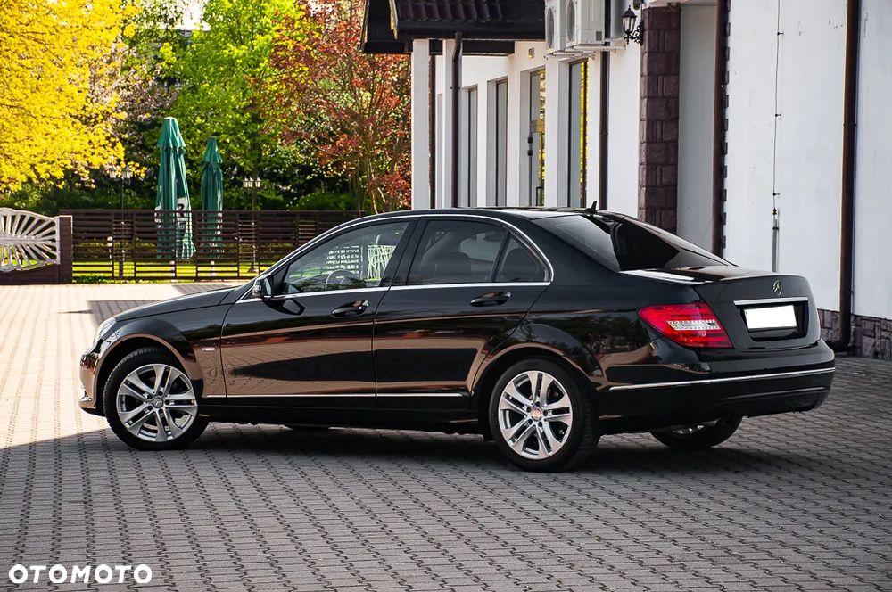 Mercedes-Benz Klasa C 180 T BlueEFFICIENCY Avantgarde - 16