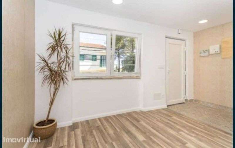 Apartamento T2 para arrendamento nos Foros de Amora - Grande imagem: 2/11