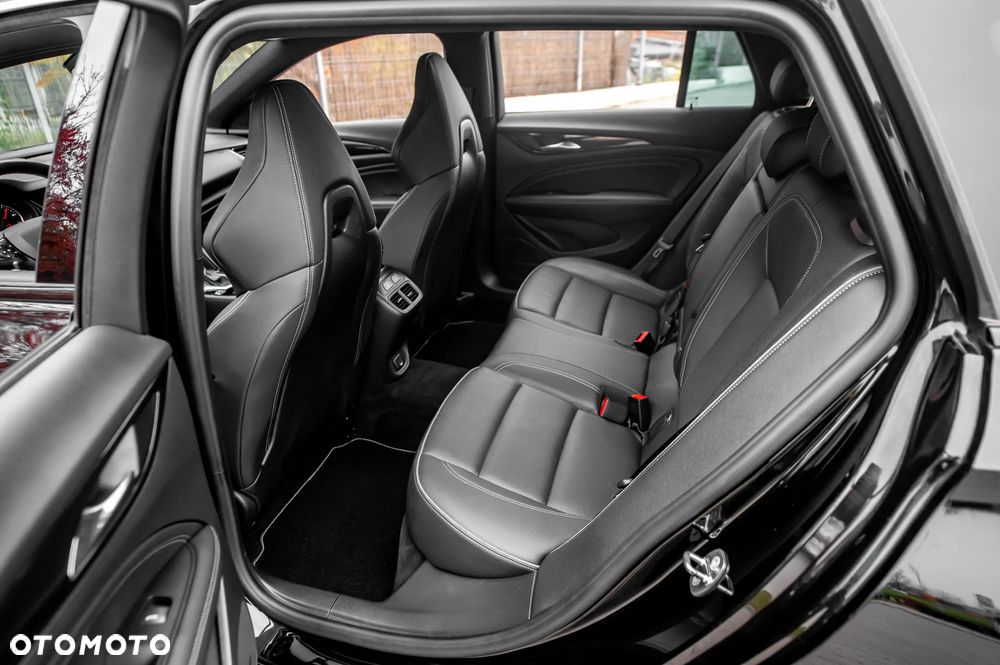 Opel Insignia 2.0 T 4x4 GSi S&S - 9