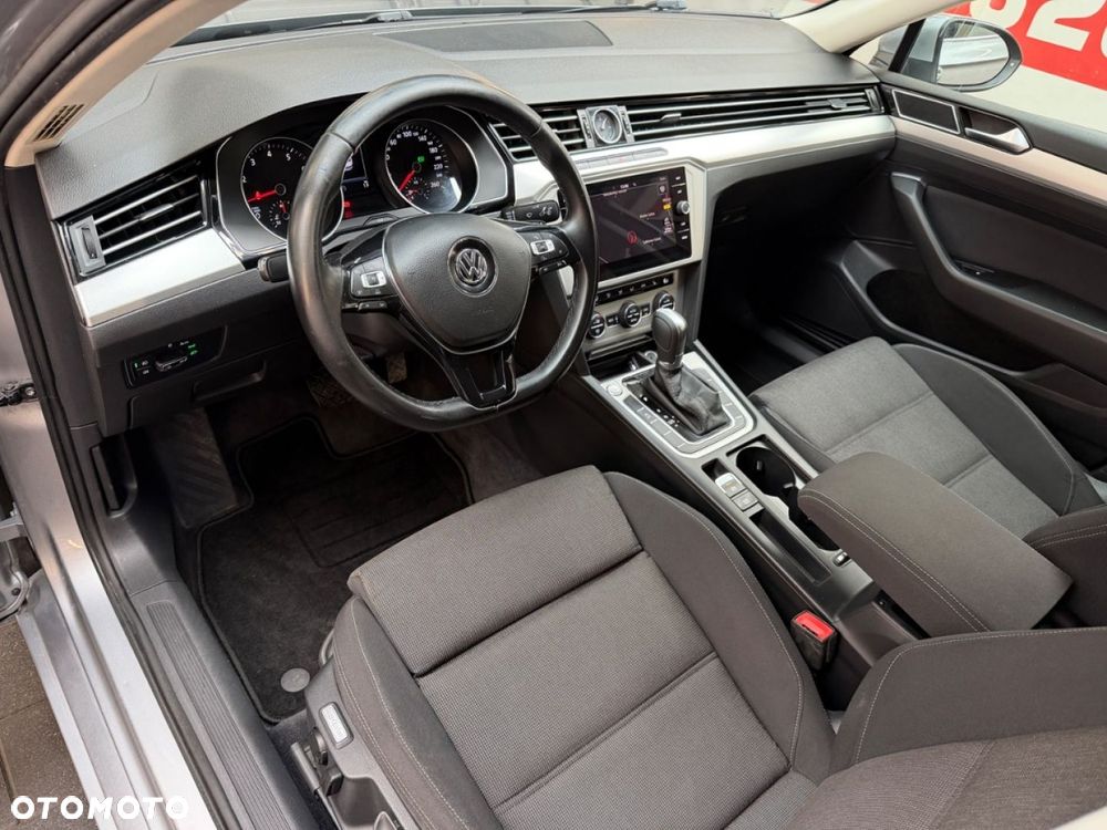 Volkswagen Passat - 21