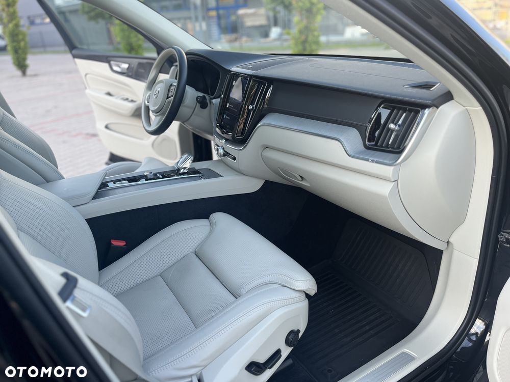 Volvo XC 60 B5 B AWD Ultimate Dark - 12