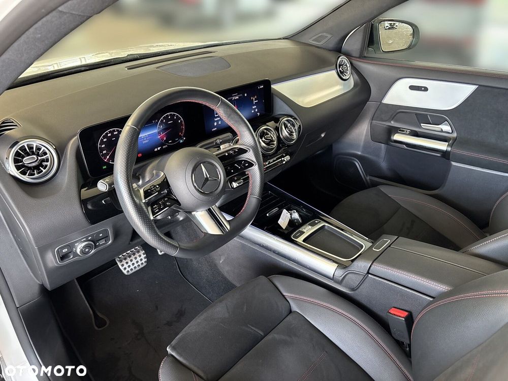 Mercedes-Benz GLA - 15