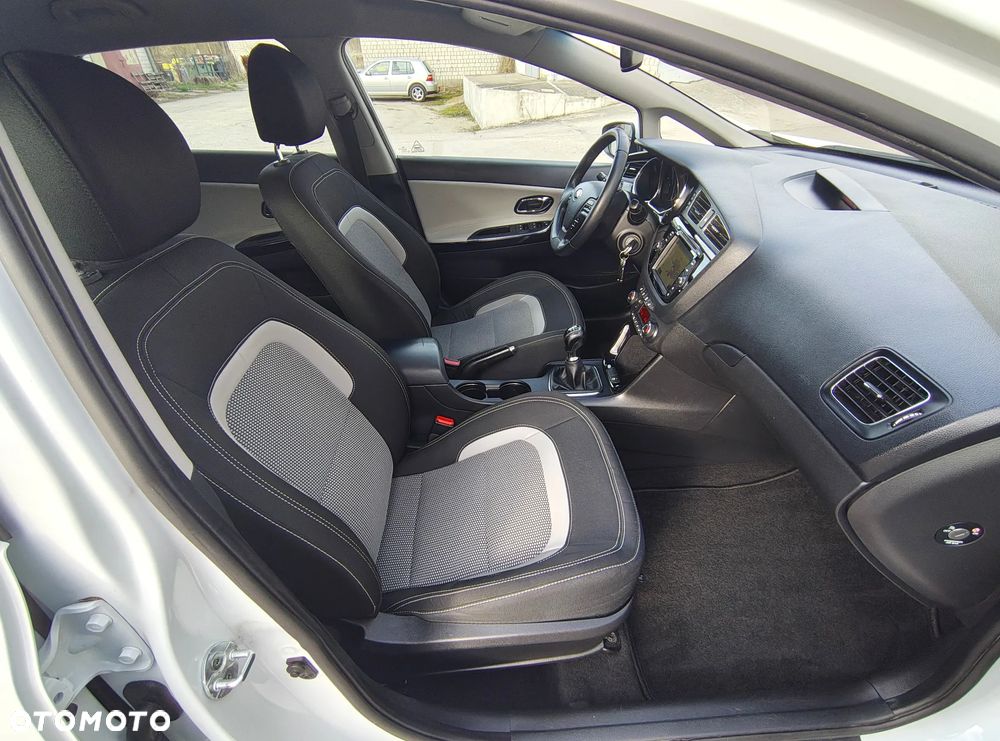 Kia Ceed 1.6 GDI Platinum Edition - 31