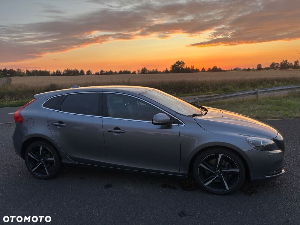 Volvo V40 D4 Drive-E R-Design Kinetic - 2