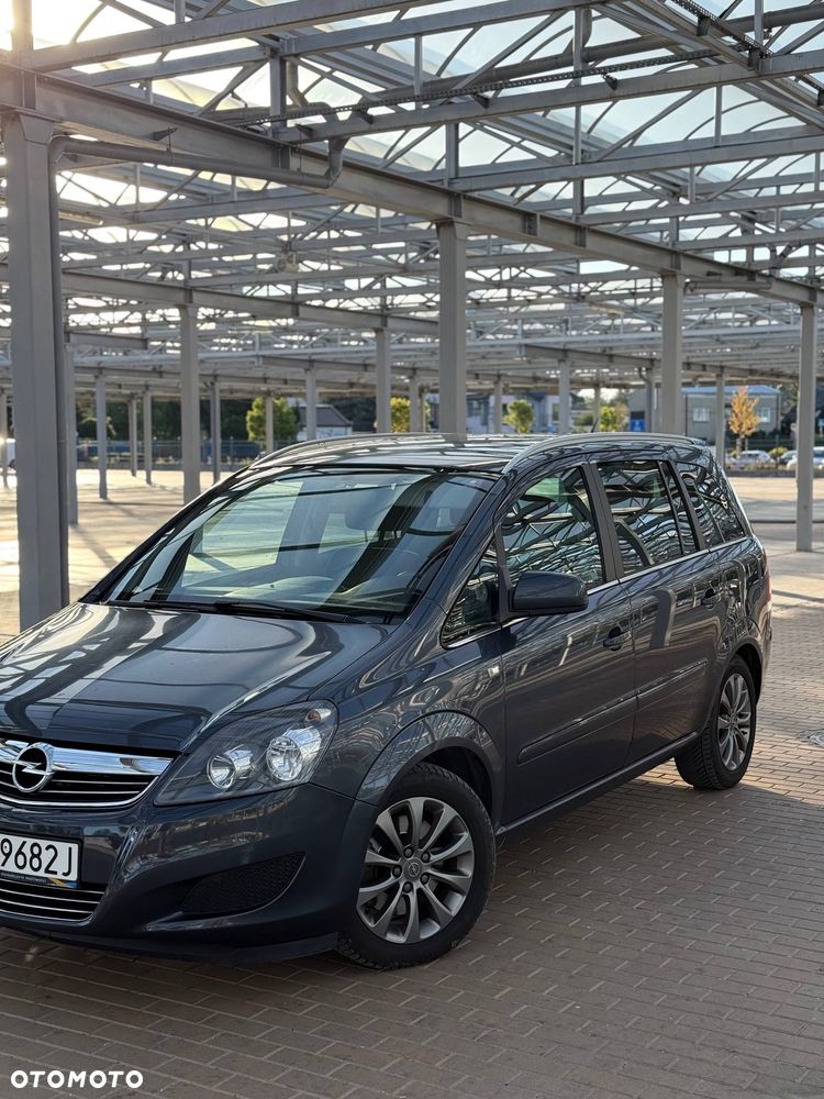 Opel Zafira 2011 photo 2
