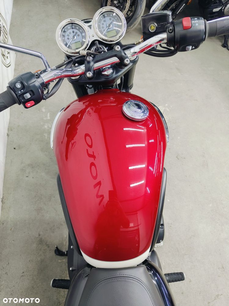 Triumph Bonneville - 13