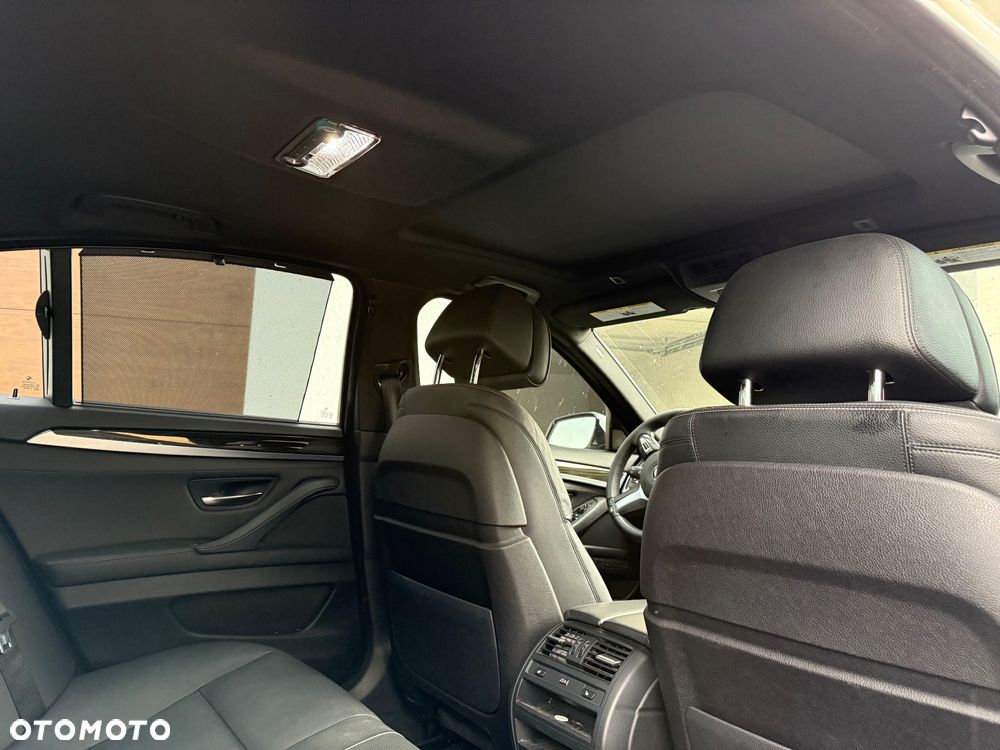 BMW Seria 5 535i Sport-Aut - 35