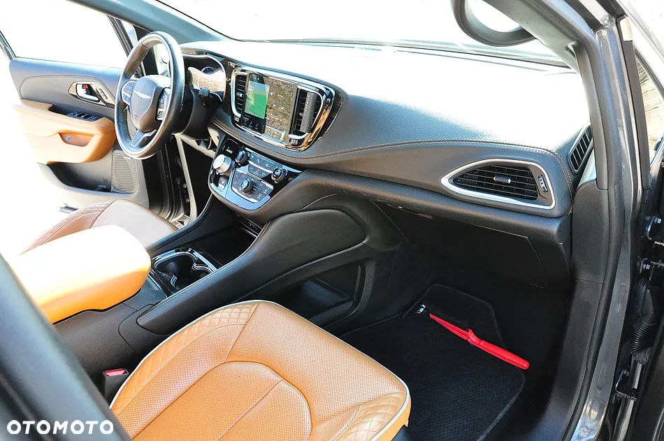 Chrysler Pacifica - 27