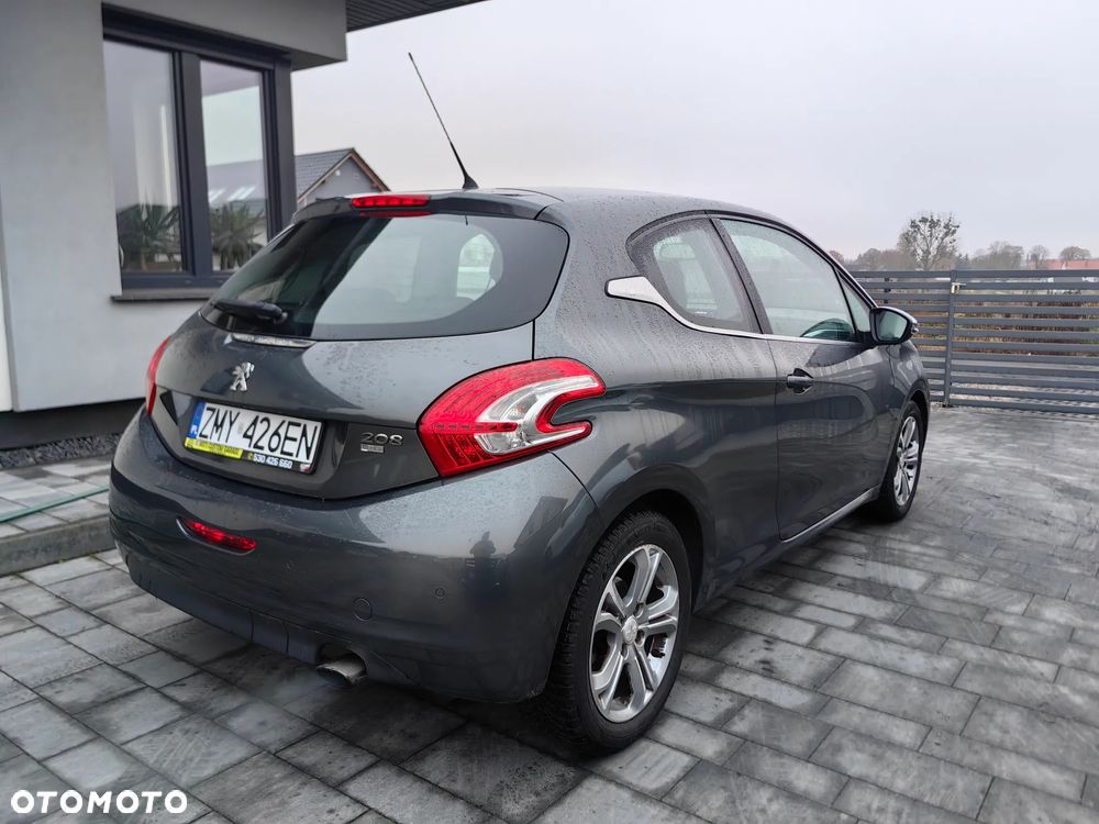 Peugeot 208 - 10