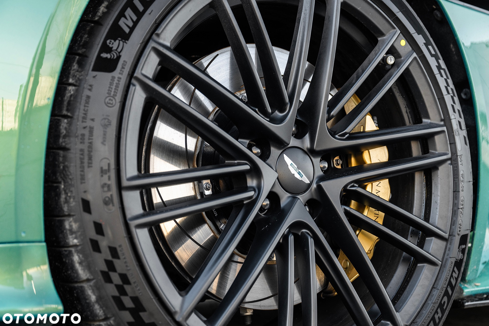 Aston Martin DB12 - 15