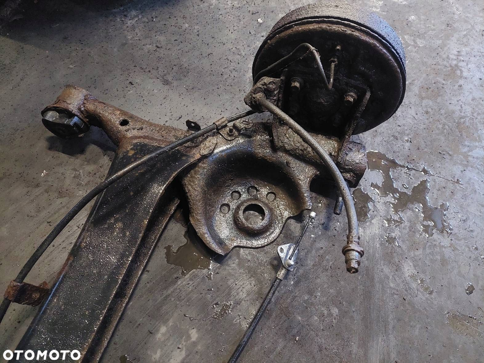 BELKA OŚ ZAWIESZENIA TYŁ BĘBNY BEZ ABS TOYOTA YARIS I - 5