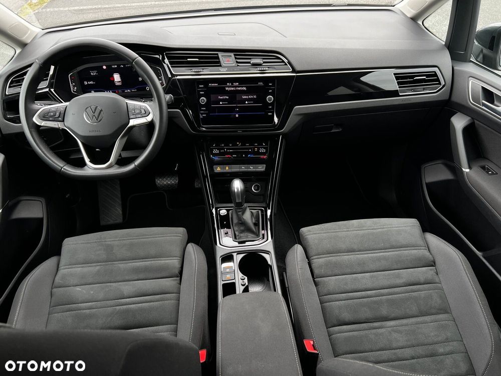 Volkswagen Touran - 12