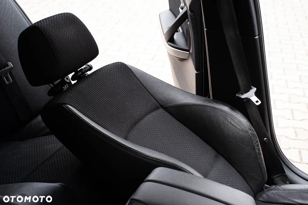 BMW Seria 3 320d xDrive DPF Touring Edition Fleet Exclusive - 33