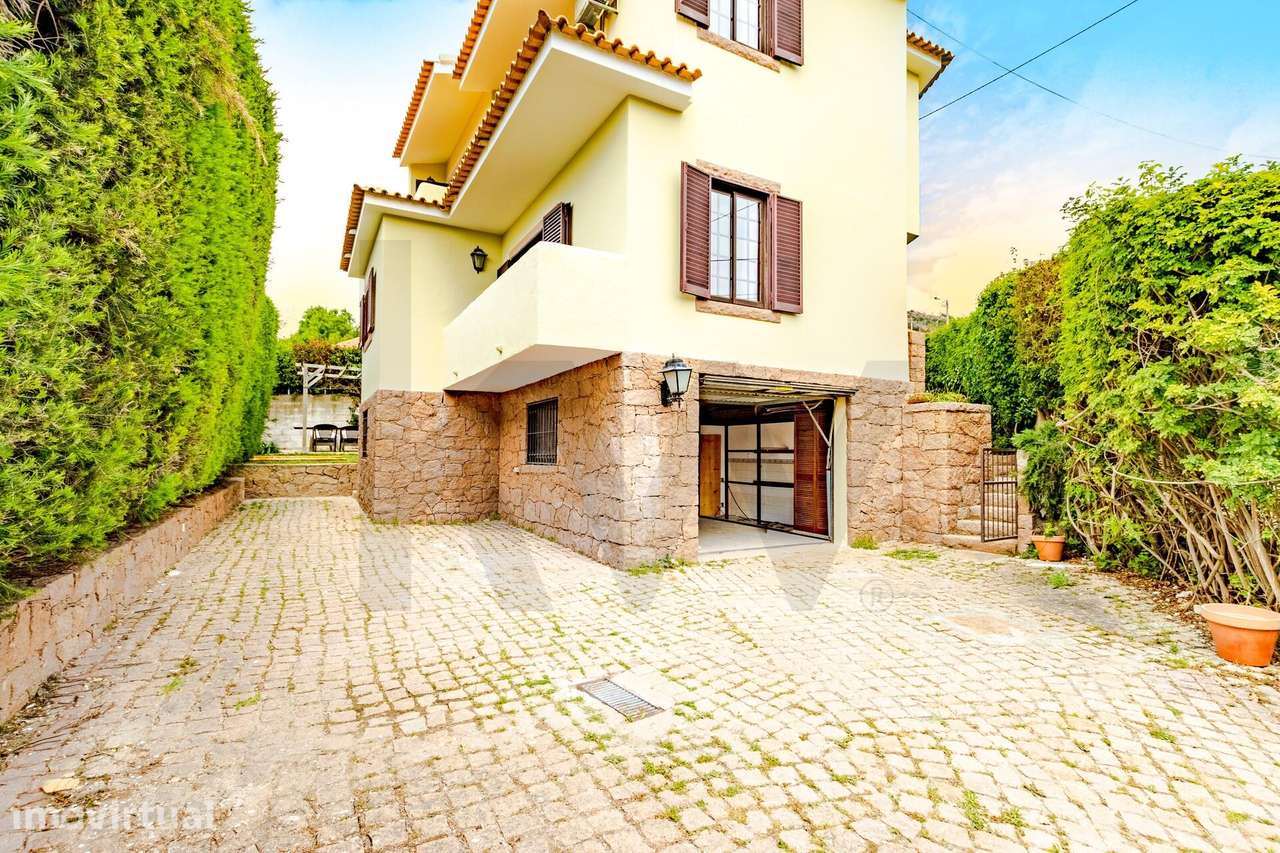 Moradia com zona de jardim e varandas com vista Mar, junto ao centro d - Grande imagem: 2/54