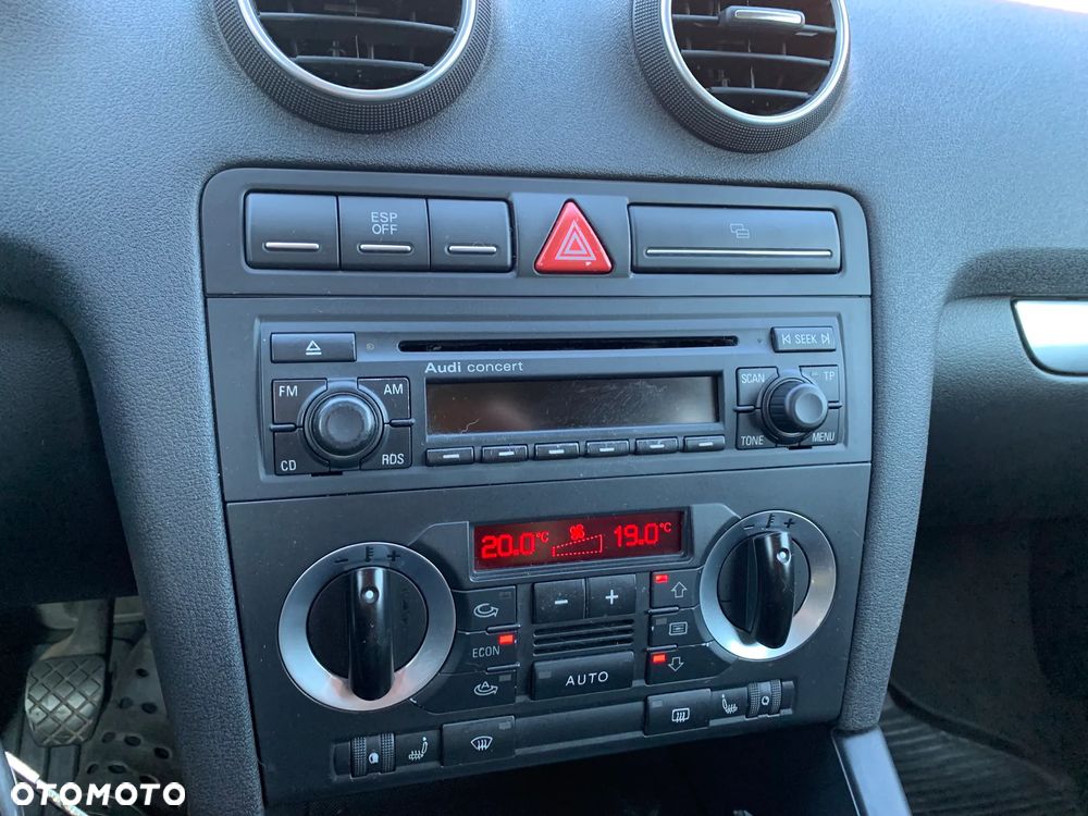 Audi A3 3-drzwiowe 2.0 FSI Attraction - 33