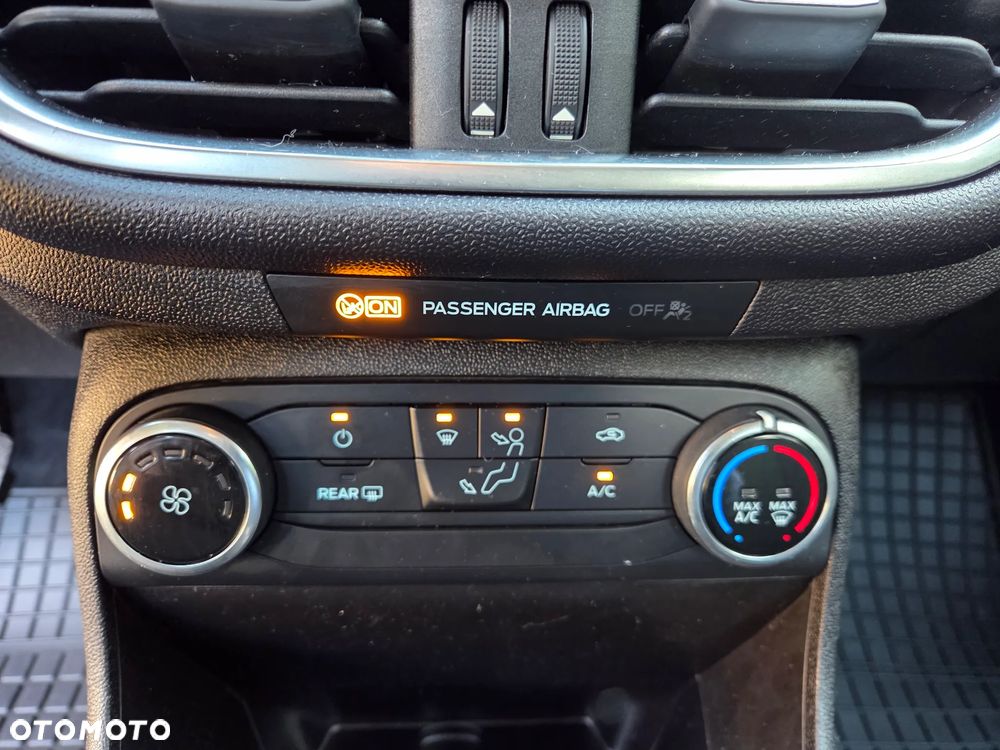 Ford Fiesta 1.0 EcoBoost S&S TITANIUM - 24