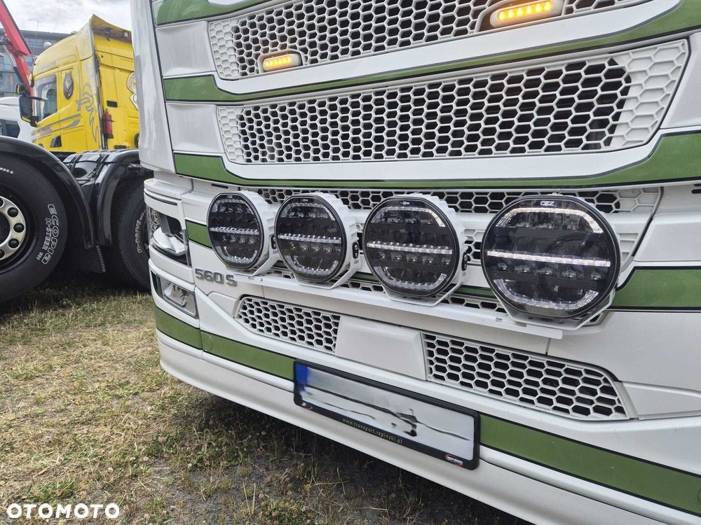 Pakiet 4xCzarny Reflektor OZZ XR2P9+zestaw montażowy w grill Scania NG - 6