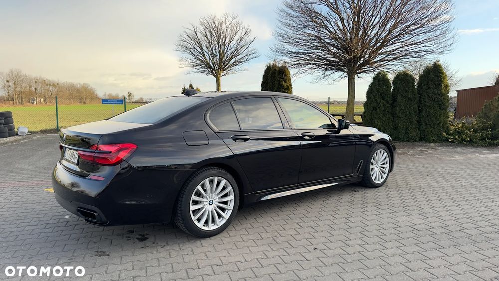 BMW Seria 7 750i xDrive - 11